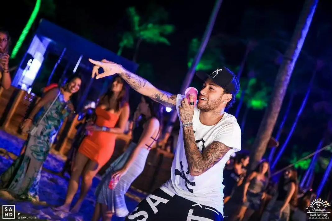 仍是红黑军 仍是红黑军